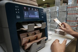 Ağustos'ta bütçe 96,7 milyar lira fazla verdi