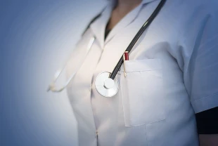 Aile hekimliği yönetmeliği değişti: Hizmet standartları ve fiziki şartlar güncellendi