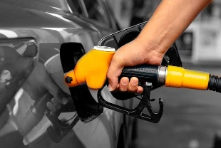 Akaryakıt fiyatları için büyük indirim! Motorine 12,94 TL indirim geliyor: Benzin fiyatı ne kadar olacak?