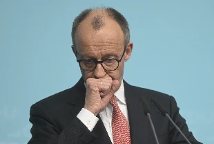 Almanya Başbakanı Merz'in uçağına saldırı!