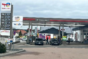 Almanya'da benzinin litresi 2.44 Euro'yu, dizelin litresi 2.57 Euro'yu aştı