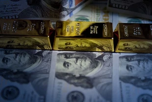 Altın piyasası yön arıyor: Petrol kaynaklı enflasyon endişesi fiyatları baskılıyor