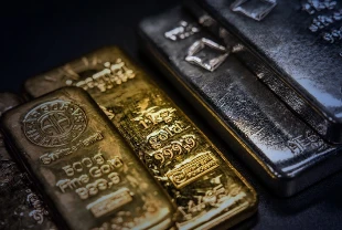 Altın rekora yaklaştı, gümüş bir eşik daha aştı