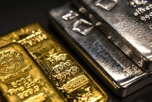 Altın ve gümüş haftaya rekorla başladı: Güvenli liman talebi fiyatları artırıyor