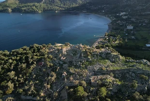 Amos Antik Kenti'nde Asur Tanrıçası İştar betimlemeli gümüş kolye bulundu