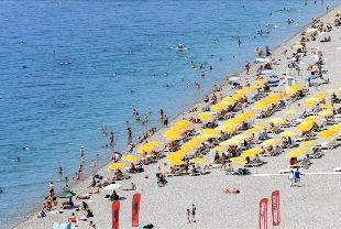 Antalya, Muğla ve Mersin sahillerinde Kurban Bayramı'nın ilk gününde yoğunluk yaşanıyor