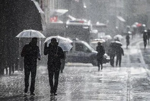 Antalya'da kuvvetli rüzgar ve sağanak etkili oluyor! Bazı geçitler kapatıldı