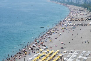 Antalya'da tüm zamanların günlük ziyaretçi rekoru kırıldı: 100 bini aştı