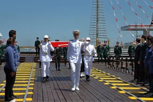 Atatürk'ü temsil eden bayrak Samsun'da karaya çıkarıldı
