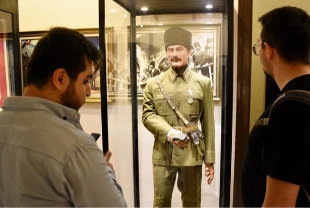 Atatürk'ün orijinal üniforması Samsun Kültür Yolu Festivali'nde sergileniyor