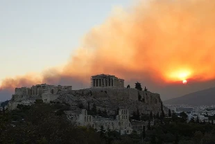 Atina yakınlarında yangın çıktı! Müdahale devam ediyor