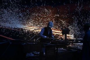 Avrupalı şirketler maliyetleri kısmak için işten çıkarmalara yöneldi