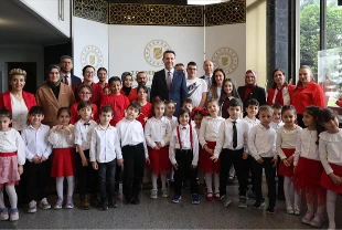 Bakan Bayraktar çocuklarla buluştu