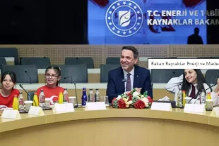 Bakan Bayraktar çocuklarla buluştu: Enerji ve madencilik yarışmasında anlamlı gün