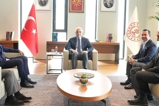 Bakan Ersoy, oyuncu Görkem Sevindik ile bir araya geldi