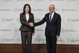 Bakan Şimşek'ten Almanya ile ekonomik işbirliği mesajı: Savunma ve enerjide muazzam bir alan var