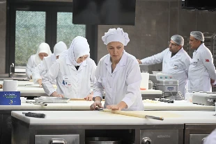 Baklavanın kadın ustaları yarıştı