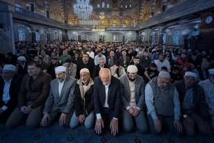 Bayram coşkusu: Tüm yurtta camiler doldu