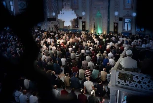 BAYRAM NAMAZI KAÇTA İSTANBUL: Diyanet il il açıkladı: 2025 bayram namazı saati belli oldu!