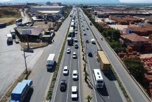 Bayram tatili yolculuğu başladı: Otoyol ve kara yollarında yoğunluk