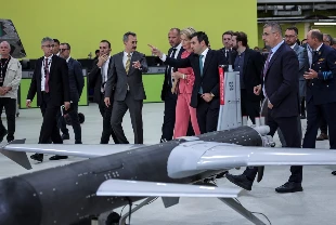 Belçika Kraliçesi AKINCI'yla hatıra fotoğrafı çekildi