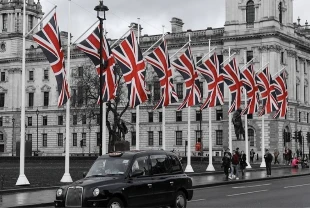 Birleşik Krallık eVize sistemini devreye aldı: Pasaport teslim zorunluluğu kalktı