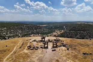Blaundos Antik Kenti'nde fırın, zeytin ve metal işlikleri gün yüzüne çıkarılıyor