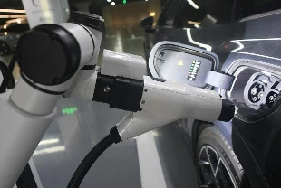 BYD’den şarj eden ve lastik şişiren otonom robot