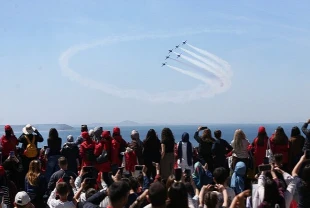 Çanakkale semalarında gurur: Türk Yıldızları’ndan gösteri uçuşu