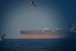 Çin gemisi ablukayı deldi: ABD yaptırımlarına rağmen Hürmüz’den geçti