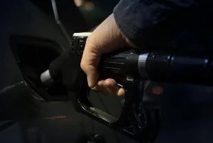 Çin'de akaryakıt zammı: Ton başına yaklaşık 100 dolar artış yapıldı