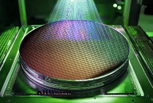 Çip üretiminde devrim: DirectDrive ile 100 kat hızlı plazma kontrolü