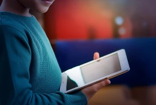Çocukların dijital güvenliği için Apple ile işbirliği görüşmesi