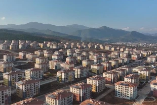 Deprem bölgesinin en küçük hak sahibi yeni yuvasında