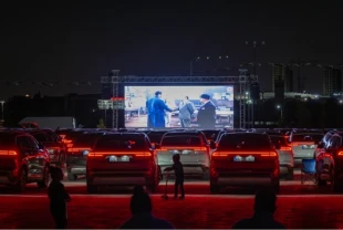 Devrim Arabaları açık hava sinemasıyla TOGG sahipleri bir araya geldi