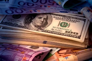 Dolar, Euro karşısında kan kaybediyor: 7 haftanın dibinde