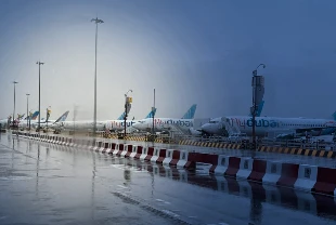 Dubai Havalimanı'nda uçuşlar durduruldu: İHA saldırısı sonrası yangın çıktı