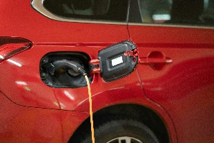 Dünya elektrikli araca yöneliyor! Nisan'da 1,6 milyon araç satıldı
