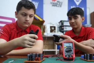 Elektromanyetik alanlardan elektrik hasadı! 2 ortaokul öğrencisi geliştirdi