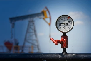 Enerji piyasası yönünü arıyor: Brent petrol yeniden 100 doların üzerine çıktı