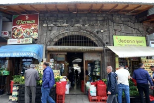 Erzurum'un Osmanlı yadigarı tarihi Hacılar Hanı, eski ihtişamlı günlerine dönecek