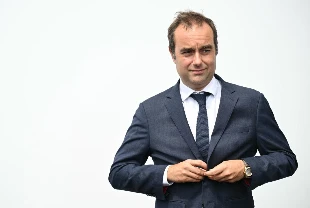 Fransa'da dün hükümeti kuran Başbakan Lecornu istifa etti