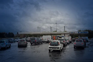 Fransa'da yakıt krizi: Yüzlerce istasyonda tedarik sorunu yaşanıyor