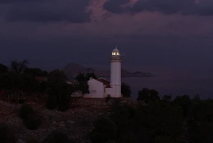 Gelidonya Feneri denizcilere ışık oluyor