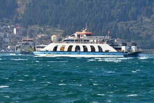 Gökçeada ve Bozcaada feribot seferleri fırtına nedeniyle iptal edildi