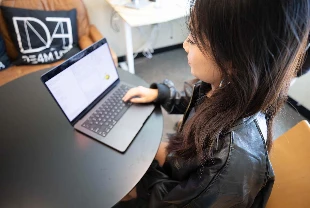 Görme engelli yazılımcılara yapay zeka destekli 3D modelleme aracı