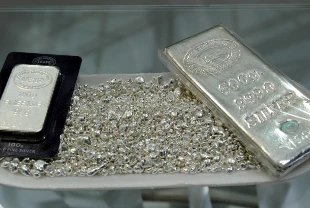 Gümüşte tarihi rekor: Ons fiyatı 56 doların üzerine çıktı! Yükseliş sürecek mi?