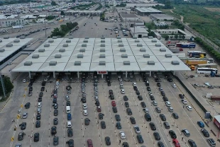 Gurbetçi otoparkı açıldı! Tır kuyruğu sorunu çözüldü