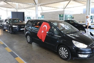 Gurbetçilerin sınır kapısında "hızlı geçiş" mutluluğu