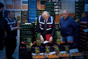 Hallerde bayram öncesi denetim: Ticaret Bakanlığı'ndan fahiş fiyat artışına karşı önlem